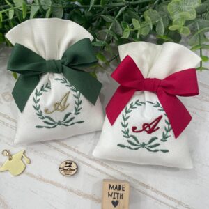 Sacchetto Sartoriale Laurea Colore Seta con Ricamo Corona d’Alloro e Iniziale