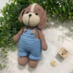 Cagnolino in Amigurumi con Salopette