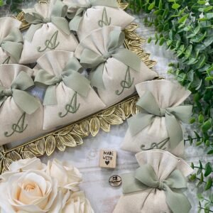 Sacchetto Sartoriale Panama Naturale con Ricamo Verde Salvia e Nastro in Crepe di Seta