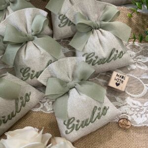 Sacchetto Sartoriale Colore Naturale con Ricamo Nome Verde Salvia e Nastro in Crepe di Seta